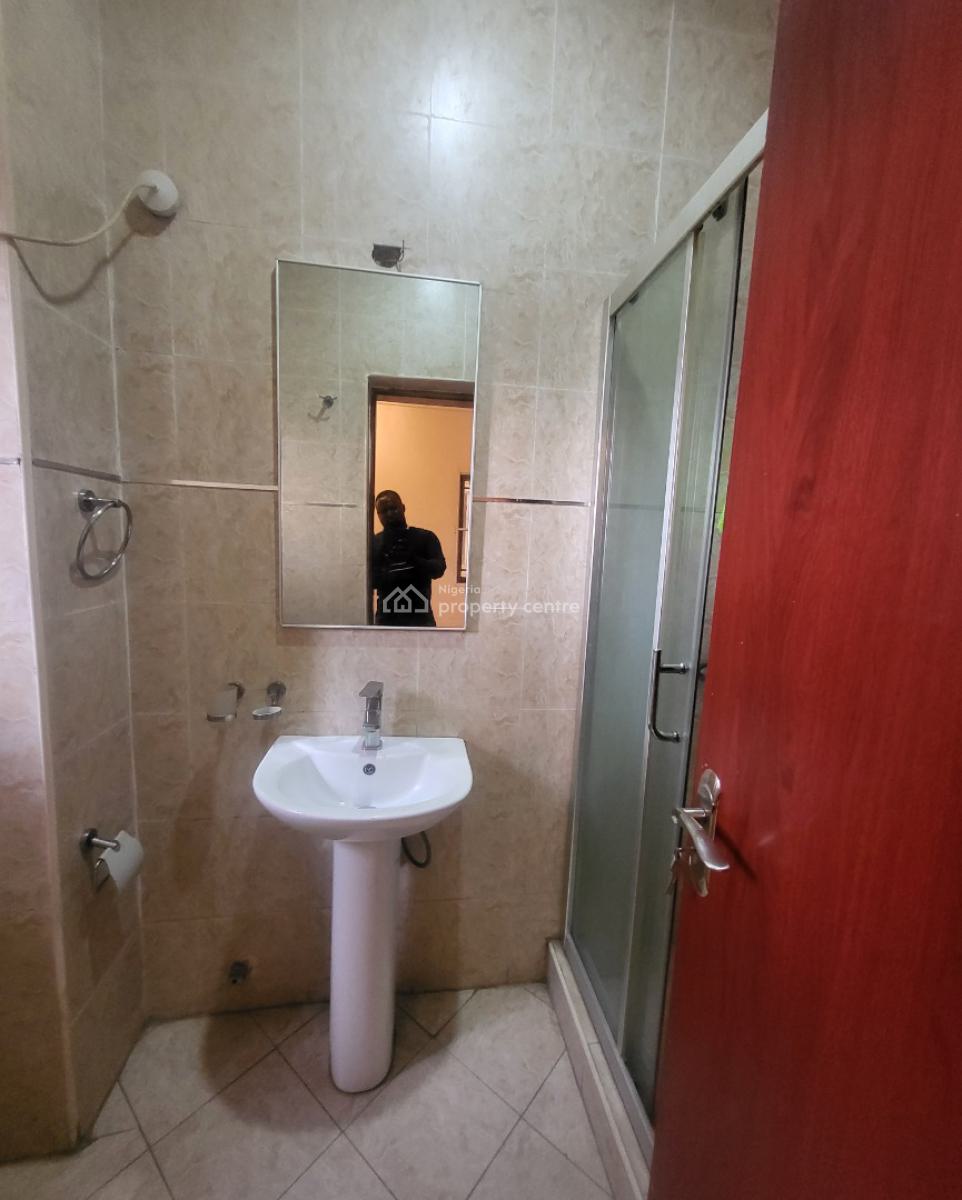 Luxurious Massive 3bedroom Flat with Bq, By Nnpc Filling Station, Gaduwa, Abuja, Flat / Apartment for Rent
