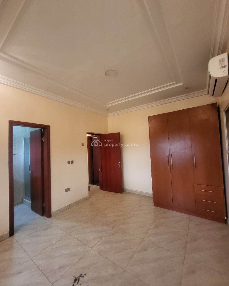 Luxurious Massive 3bedroom Flat with Bq, By Nnpc Filling Station, Gaduwa, Abuja, Flat / Apartment for Rent