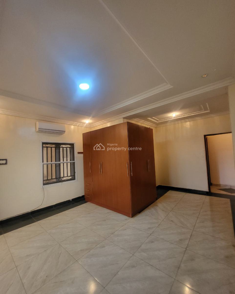 Luxurious Massive 3bedroom Flat with Bq, By Nnpc Filling Station, Gaduwa, Abuja, Flat / Apartment for Rent