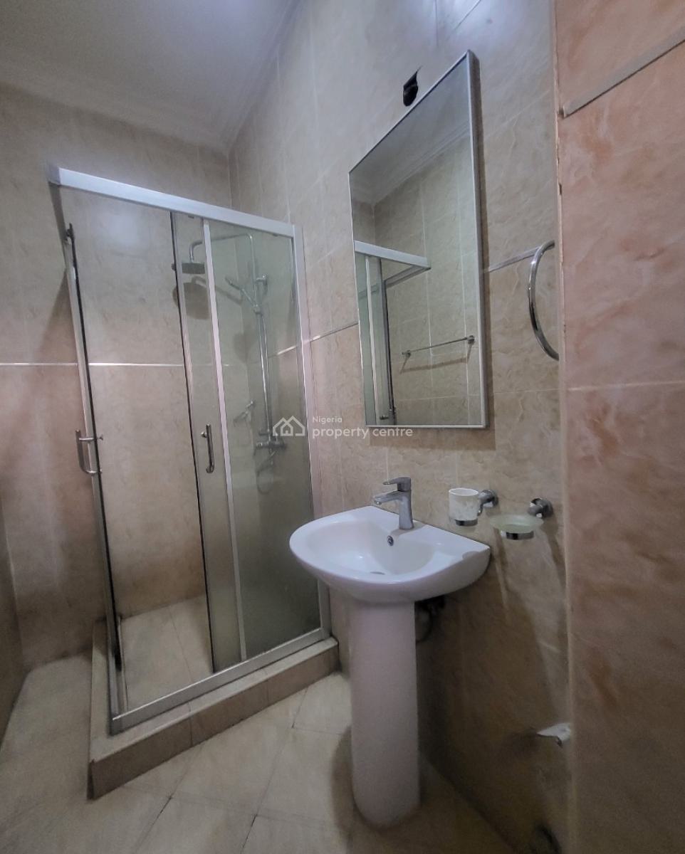 Luxurious Massive 3bedroom Flat with Bq, By Nnpc Filling Station, Gaduwa, Abuja, Flat / Apartment for Rent