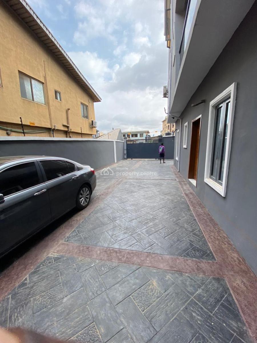 2 Bedroom Flat All Rooms Ensuite with Guest Toilet, Omole Phase 2, Ikeja, Lagos, Flat / Apartment for Rent