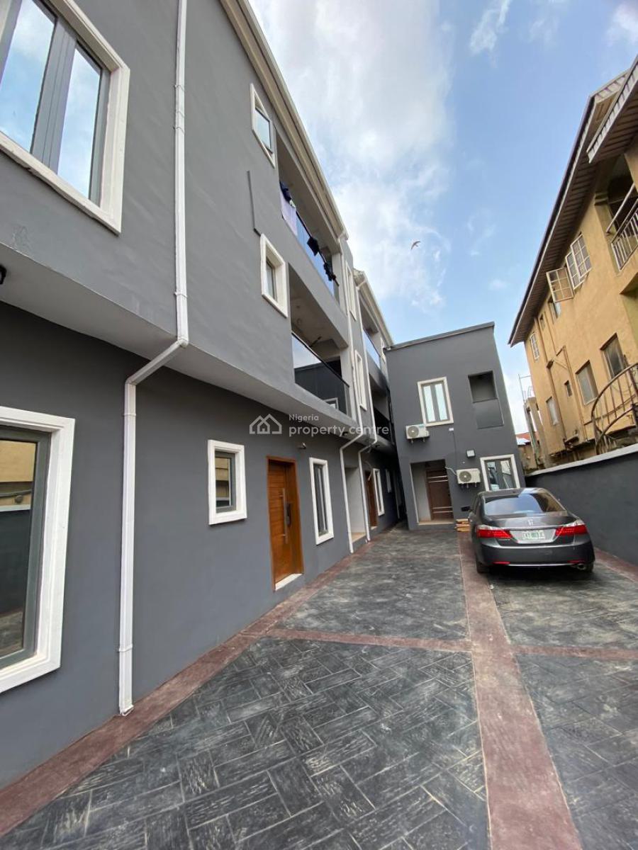 2 Bedroom Flat All Rooms Ensuite with Guest Toilet, Omole Phase 2, Ikeja, Lagos, Flat / Apartment for Rent