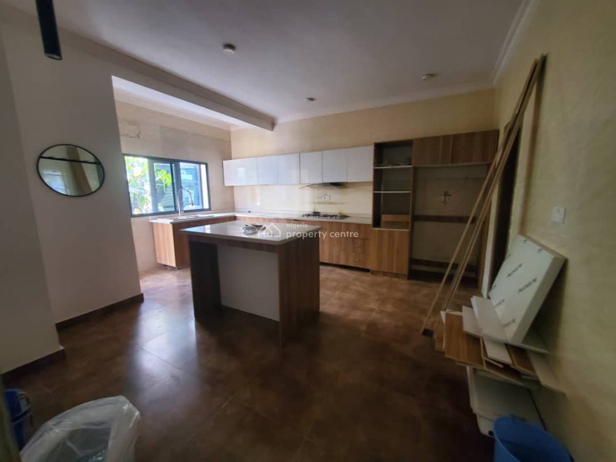 Spacious 4 Bedroom Terraced Duplex on 2floorswith Bq, Lekki Phase 1, Lekki, Lagos, Terraced Duplex for Sale