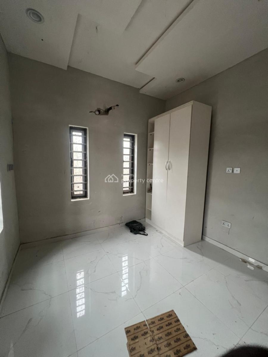 4 Until of 2 Bedroom Flat, Akilapa Isokan Estate, Ibadan, Oyo, Flat / Apartment for Rent