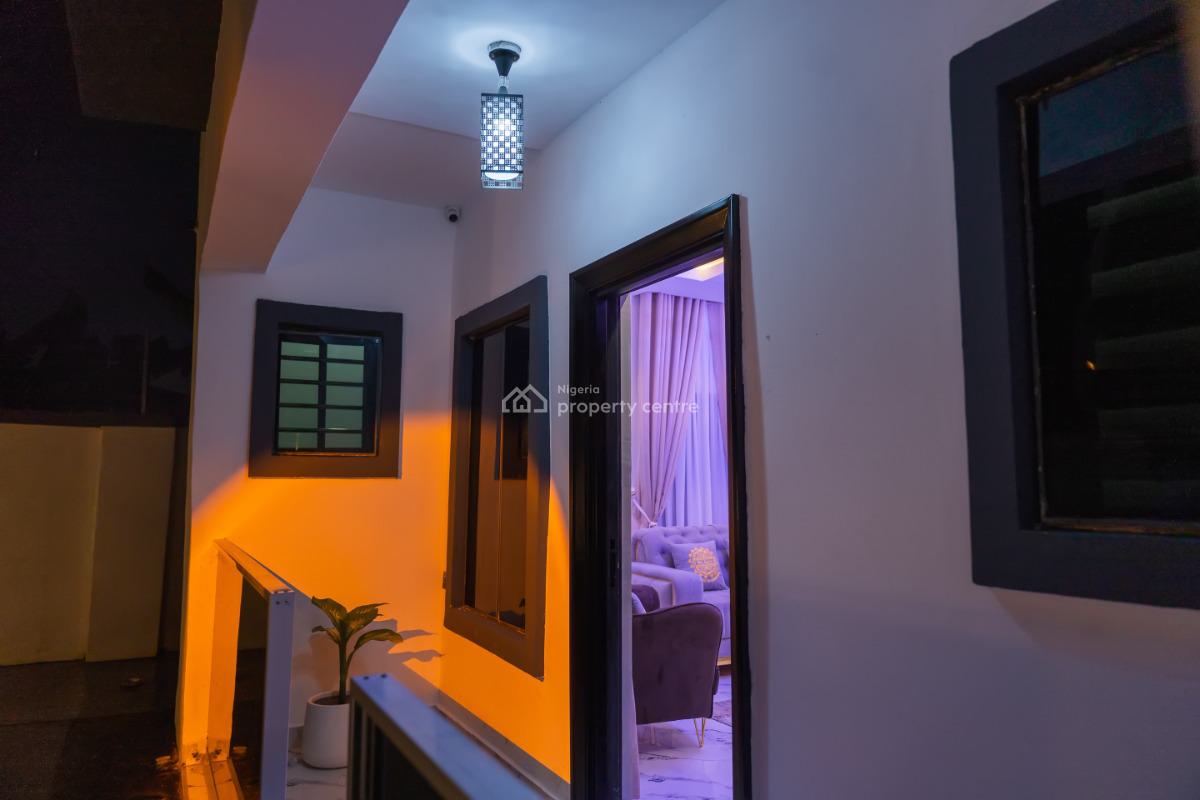 Olive Suite Luxury Mini Flat with Well Furnished Bedroom, 1 Demi Bright Street, Off Okoloba Street, Jakpa Road., Effurun, Uvwie, Delta, Flat / Apartment Short Let