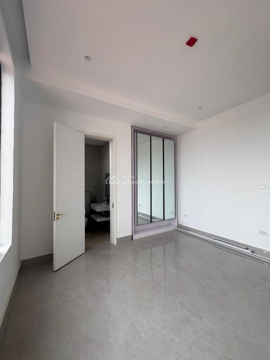 Luxury 3 Bedroom Apartment with Swimming Pool and a Gym, Admiralty Road, Lekki Phase 1, Lekki, Lagos, Flat / Apartment for Rent