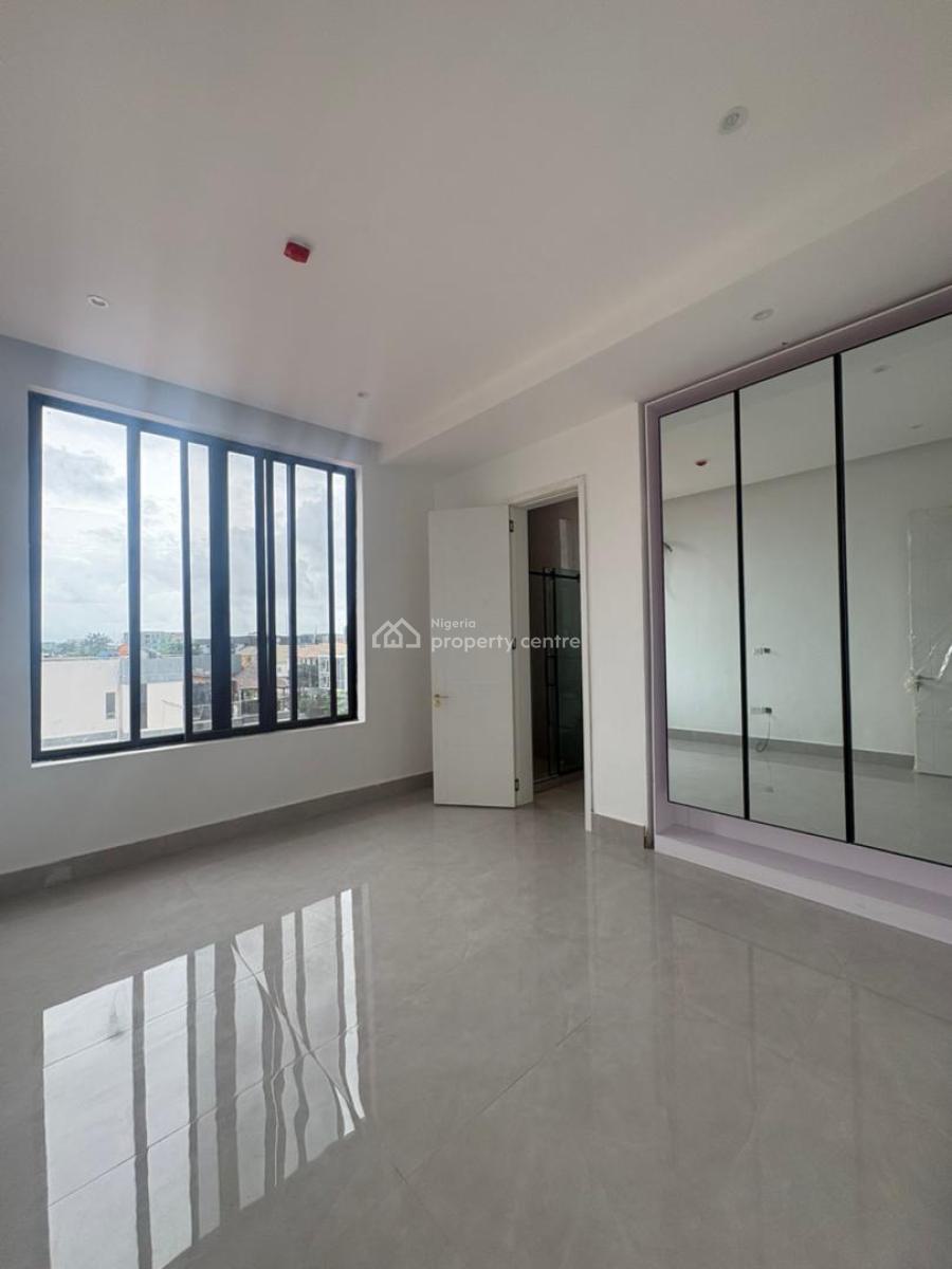 Luxury 3 Bedroom Apartment with Swimming Pool and a Gym, Admiralty Road, Lekki Phase 1, Lekki, Lagos, Flat / Apartment for Rent