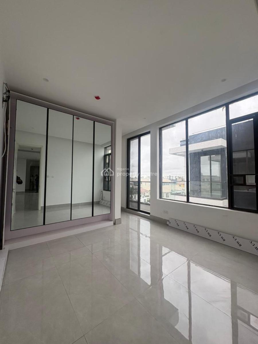 Luxury 3 Bedroom Apartment with Swimming Pool and a Gym, Admiralty Road, Lekki Phase 1, Lekki, Lagos, Flat / Apartment for Rent