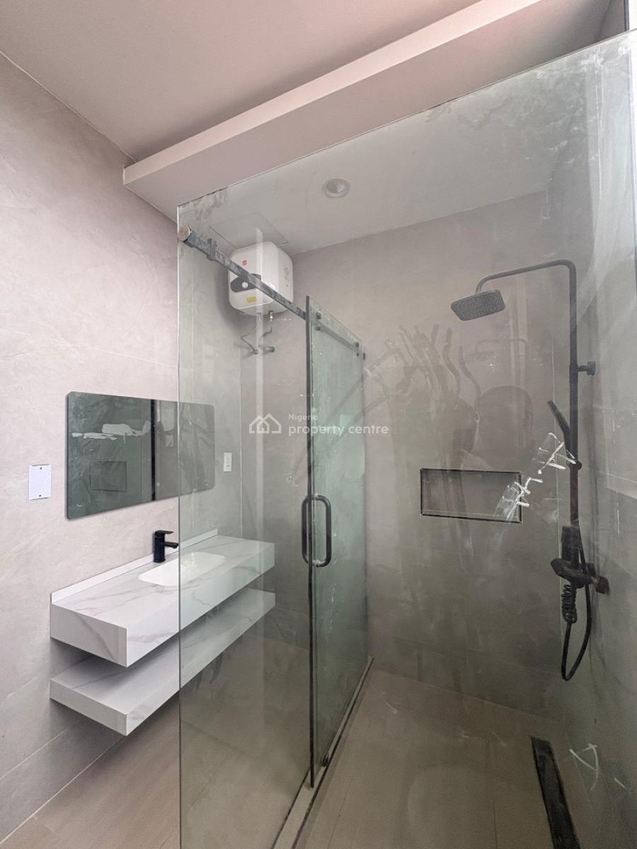 Luxury 3 Bedroom Apartment with Swimming Pool and a Gym, Admiralty Road, Lekki Phase 1, Lekki, Lagos, Flat / Apartment for Rent
