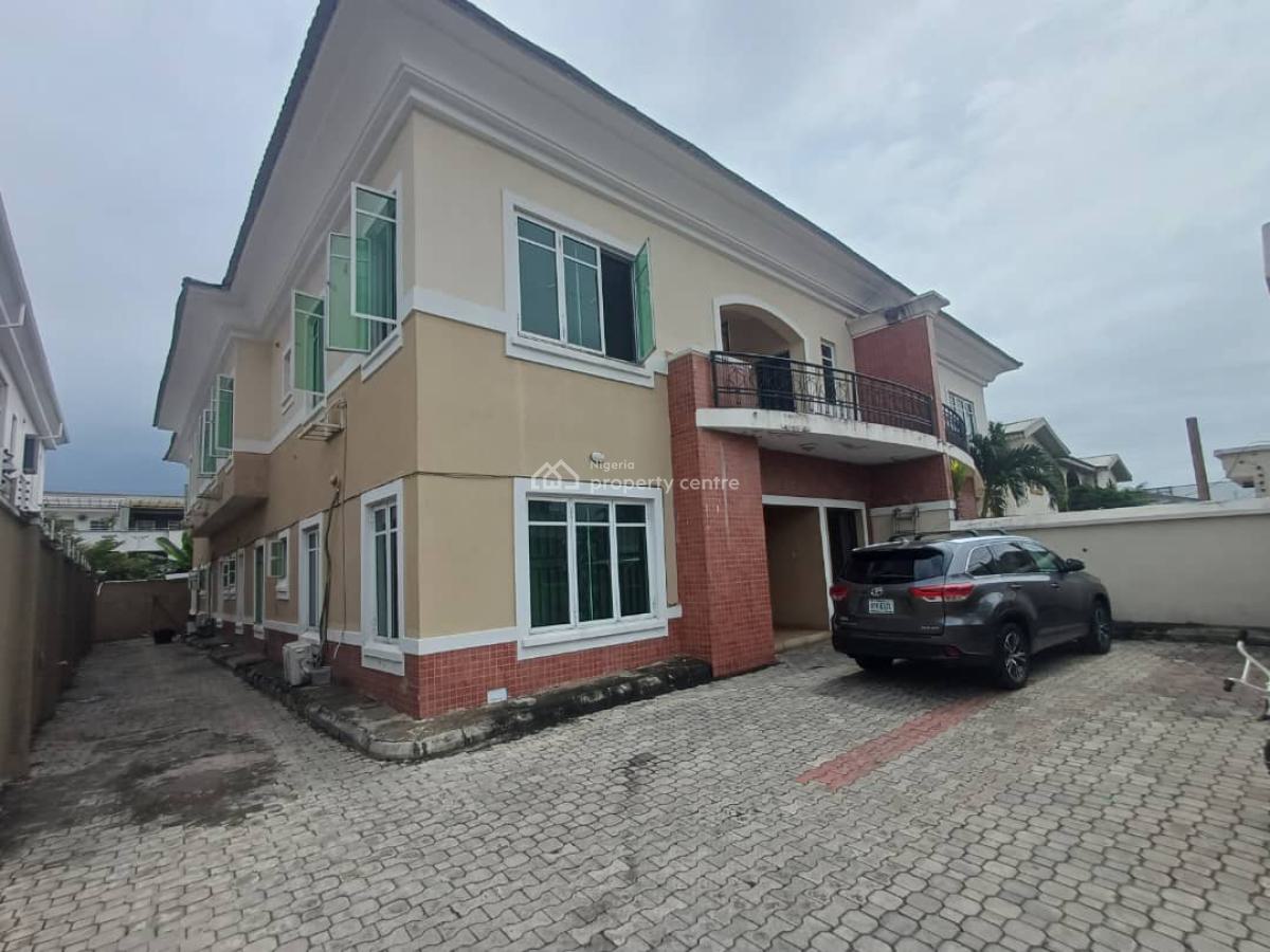 Spacious 3 Bedroom Apartment with Bq, Off Admiralty Way, Lekki Phase 1, Lekki, Lagos, Flat / Apartment for Rent