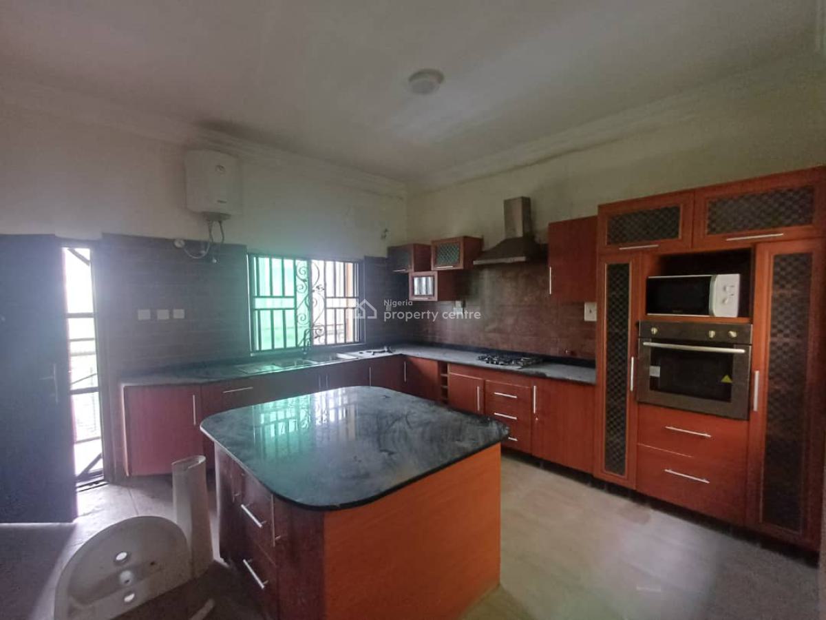 Spacious 3 Bedroom Apartment with Bq, Off Admiralty Way, Lekki Phase 1, Lekki, Lagos, Flat / Apartment for Rent