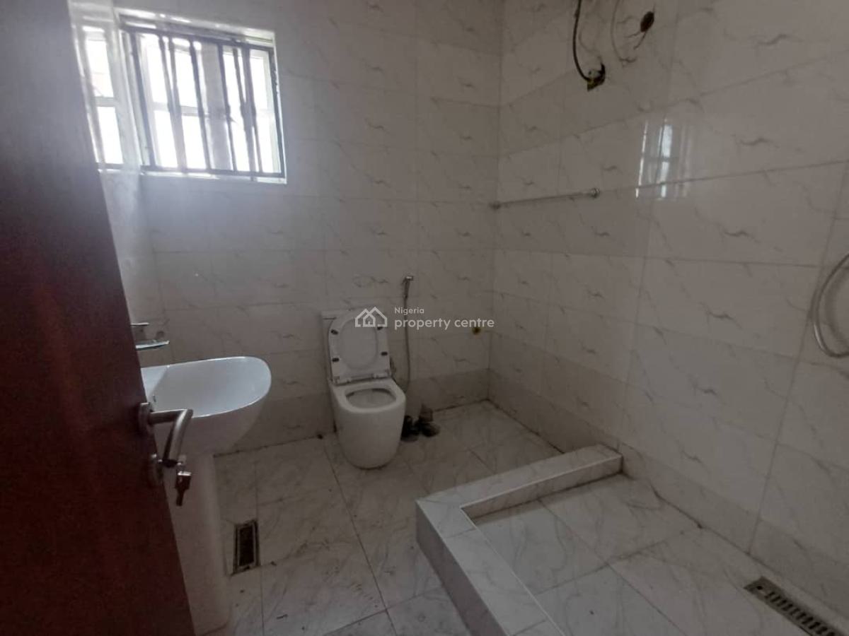 Spacious 3 Bedroom Apartment with Bq, Off Admiralty Way, Lekki Phase 1, Lekki, Lagos, Flat / Apartment for Rent