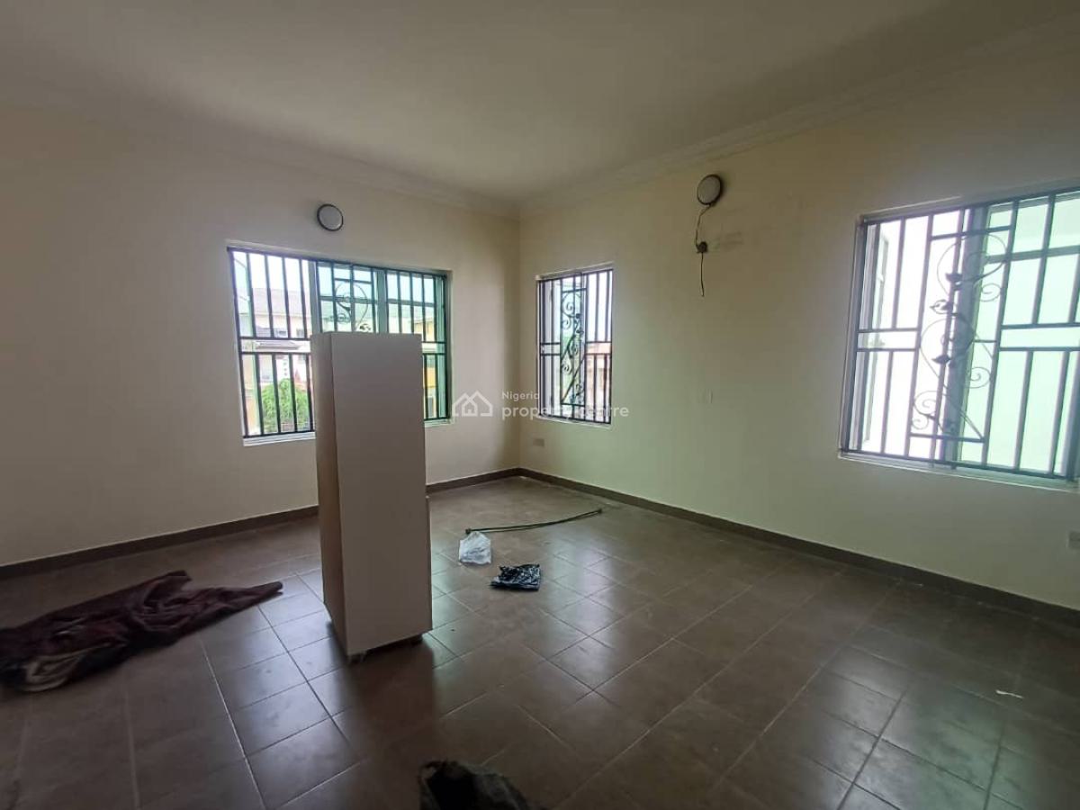 Spacious 3 Bedroom Apartment with Bq, Off Admiralty Way, Lekki Phase 1, Lekki, Lagos, Flat / Apartment for Rent