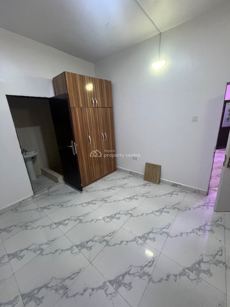 Super Clean 2-bedroom Flat All Rooms En-suite, Off Admiralty Way, Lekki Phase 1, Lekki, Lagos, Flat / Apartment for Rent