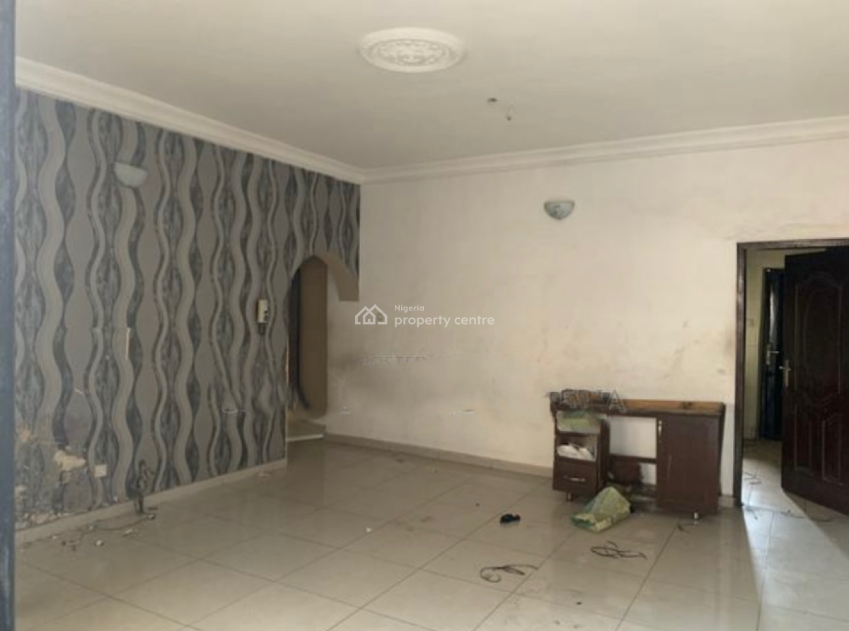 This Is a Spacious and Well-maintained 3 Bedroom, Fola Agoro, Yaba, Lagos, Flat / Apartment for Rent