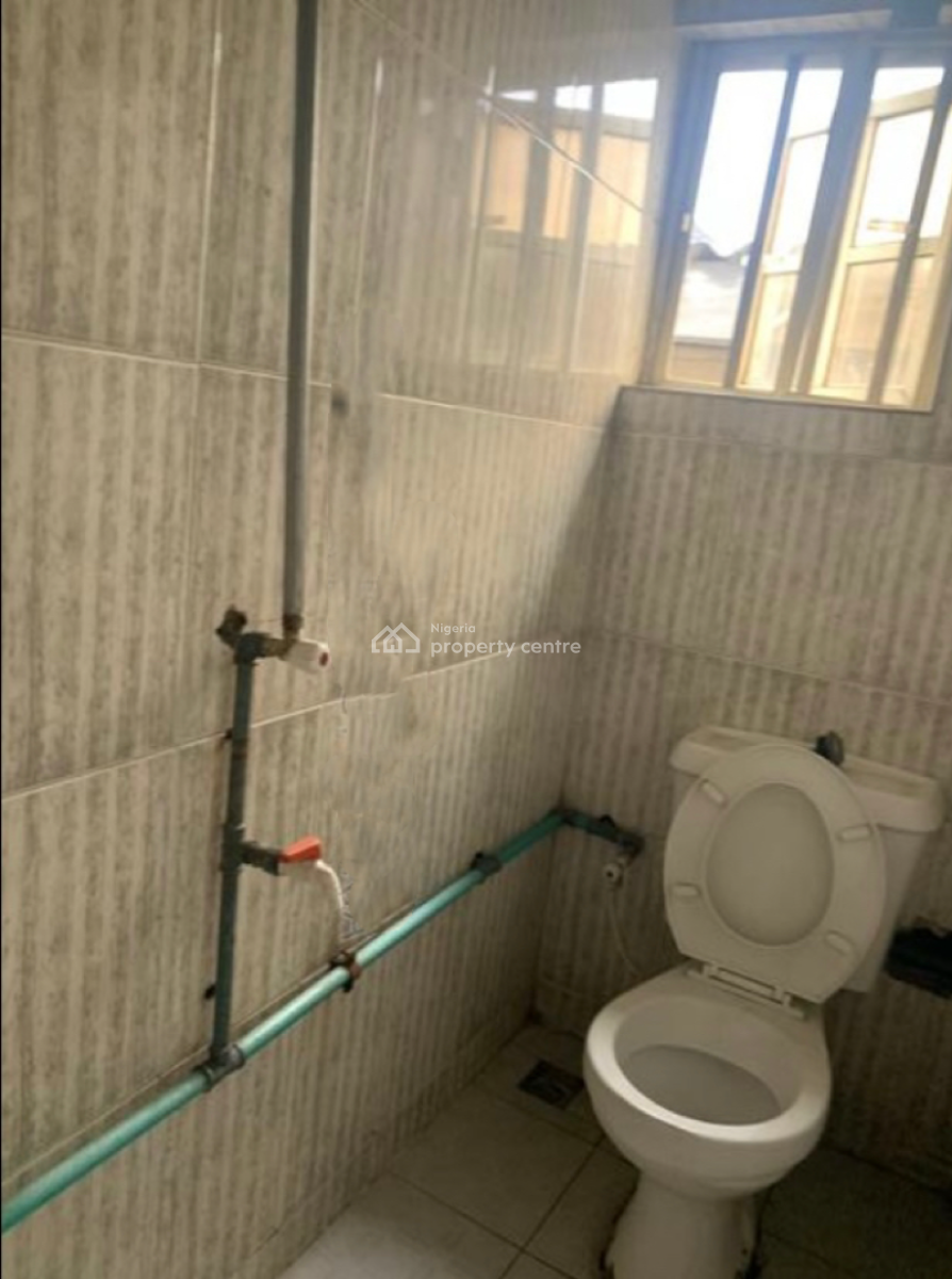 This Is a Spacious and Well-maintained 3 Bedroom, Fola Agoro, Yaba, Lagos, Flat / Apartment for Rent