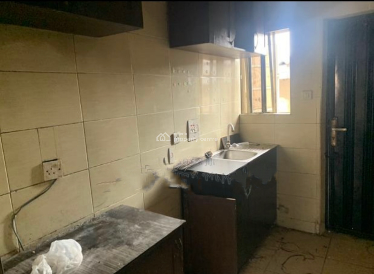This Is a Spacious and Well-maintained 3 Bedroom, Fola Agoro, Yaba, Lagos, Flat / Apartment for Rent