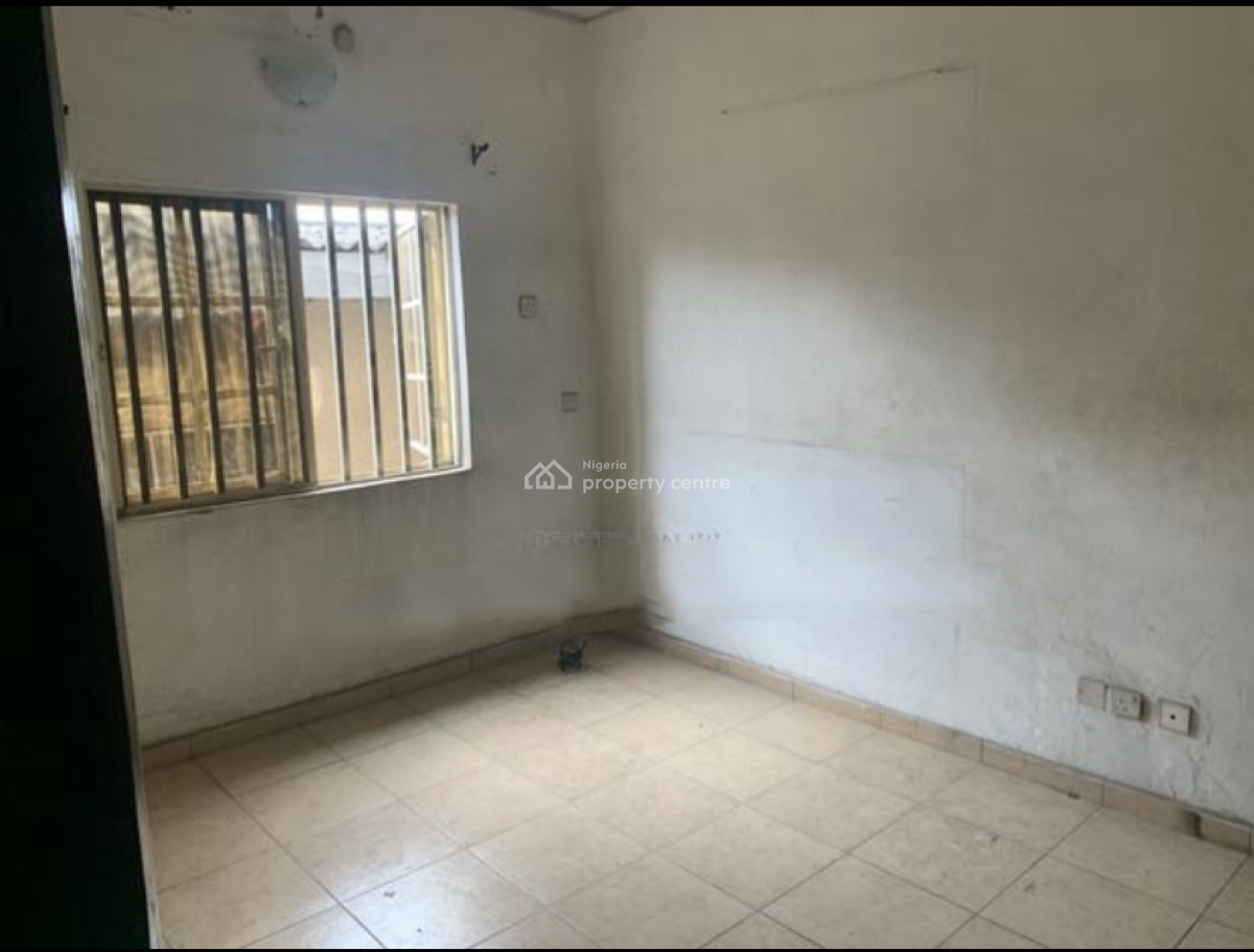 This Is a Spacious and Well-maintained 3 Bedroom, Fola Agoro, Yaba, Lagos, Flat / Apartment for Rent