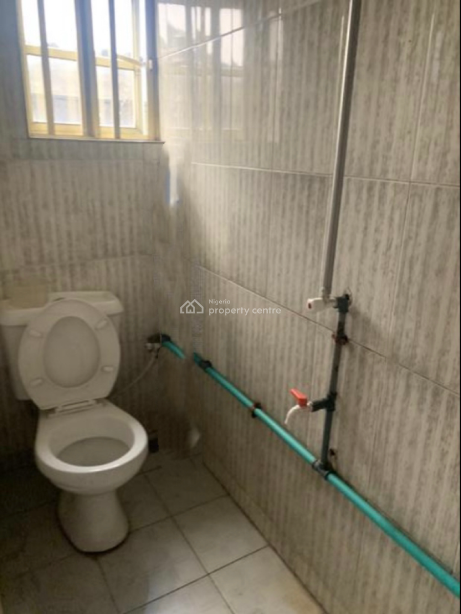 This Is a Spacious and Well-maintained 3 Bedroom, Fola Agoro, Yaba, Lagos, Flat / Apartment for Rent