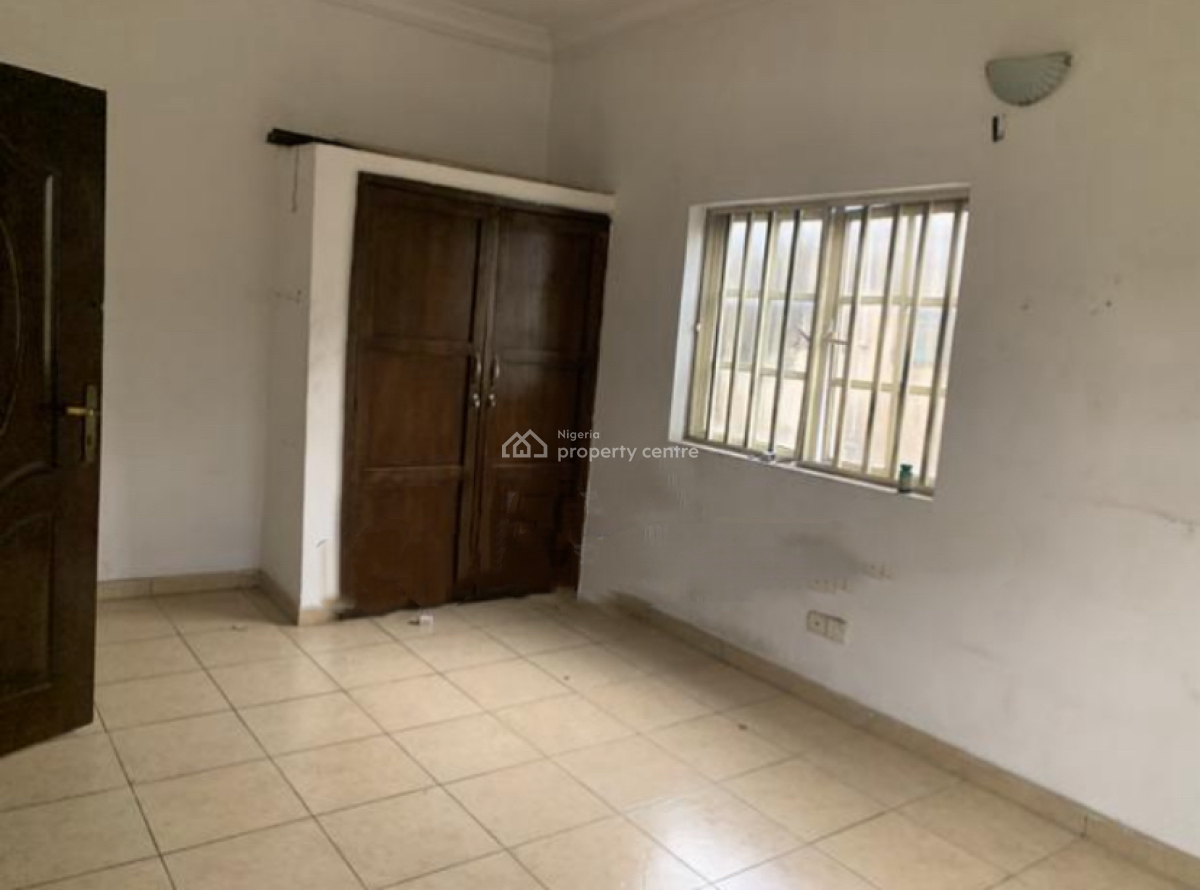 This Is a Spacious and Well-maintained 3 Bedroom, Fola Agoro, Yaba, Lagos, Flat / Apartment for Rent