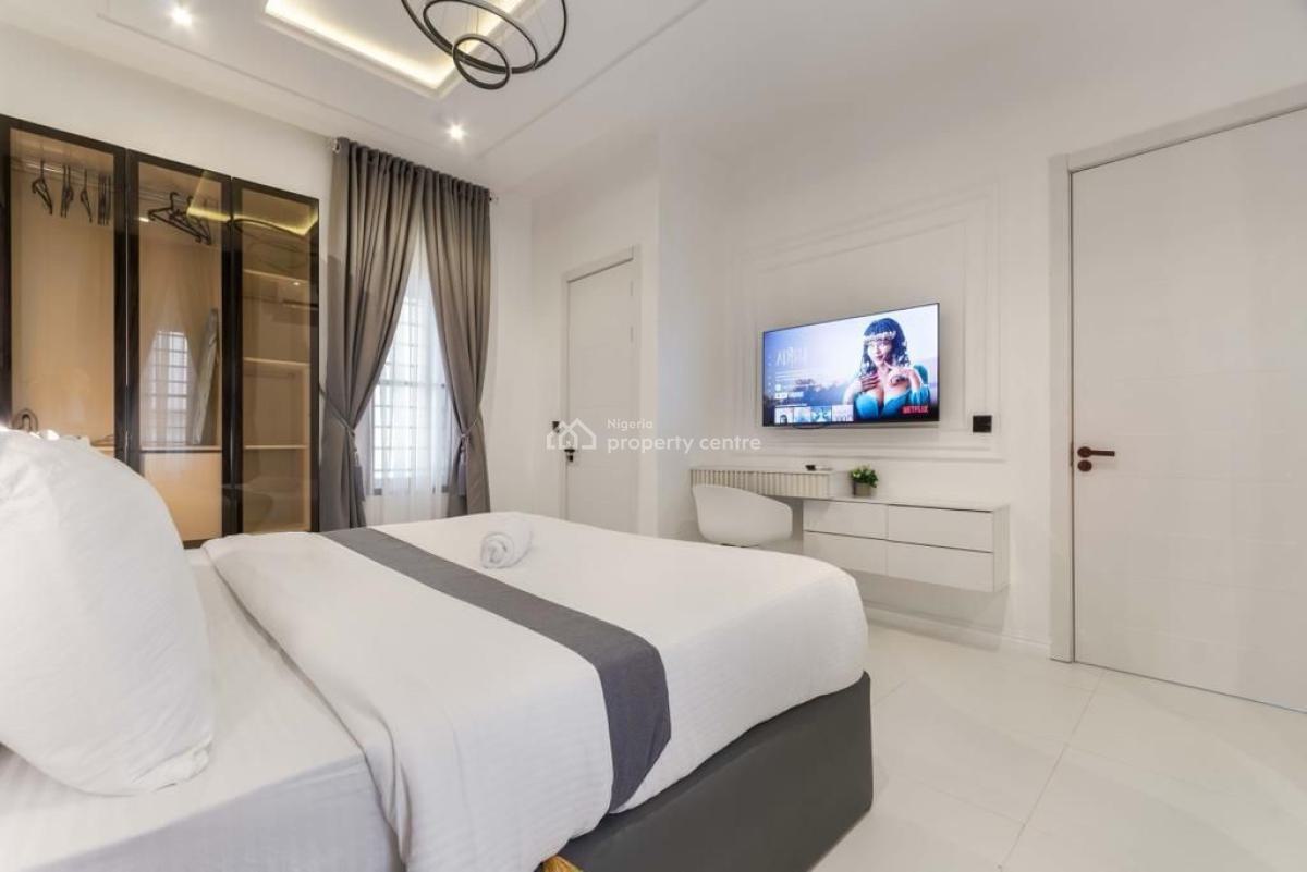 Luxury and Spacious 2 Bedroom Maisonette with 2 Balconies,pool and Gy, Lekki Phase 1, Lekki, Lagos, Flat / Apartment Short Let