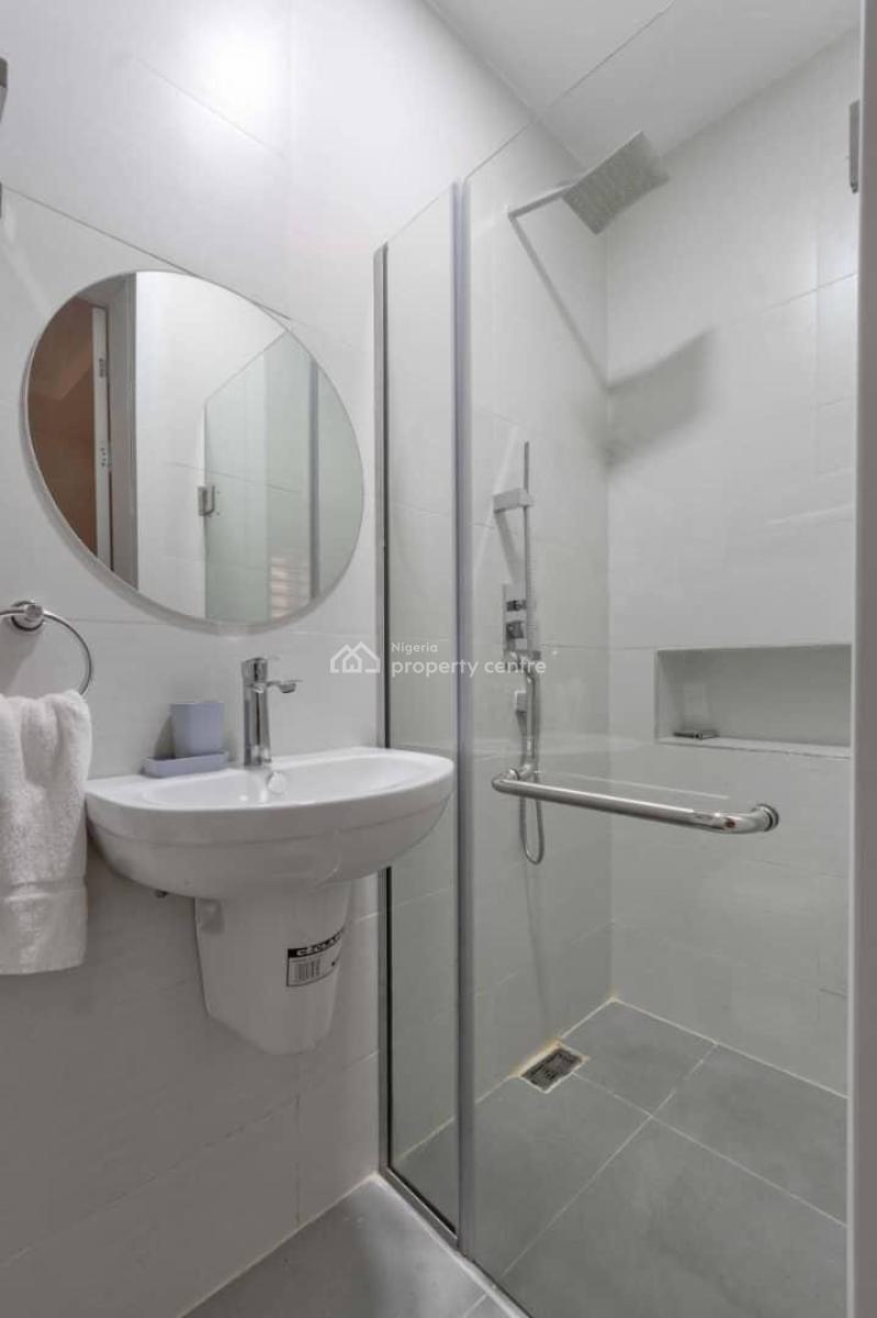 Luxury and Spacious 2 Bedroom Maisonette with 2 Balconies,pool and Gy, Lekki Phase 1, Lekki, Lagos, Flat / Apartment Short Let