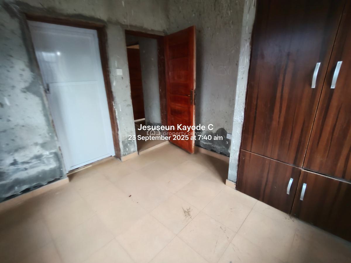 Newly Built 2 Bedroom Ground Floor Front Flat, First Avenue Off Kilaso Way Off Baale Way Magbon Imowonla, Ikorodu, Lagos, Flat / Apartment for Rent