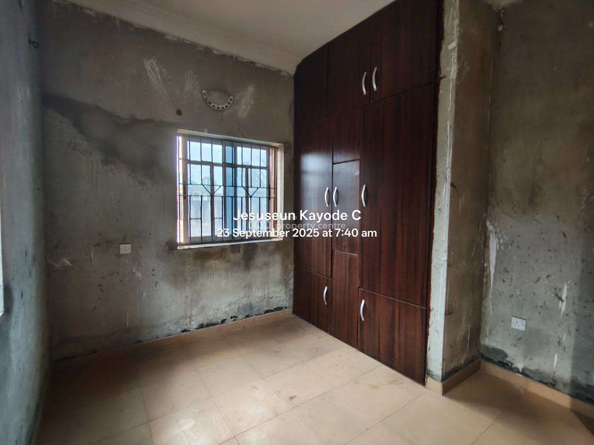 Newly Built 2 Bedroom Ground Floor Front Flat, First Avenue Off Kilaso Way Off Baale Way Magbon Imowonla, Ikorodu, Lagos, Flat / Apartment for Rent