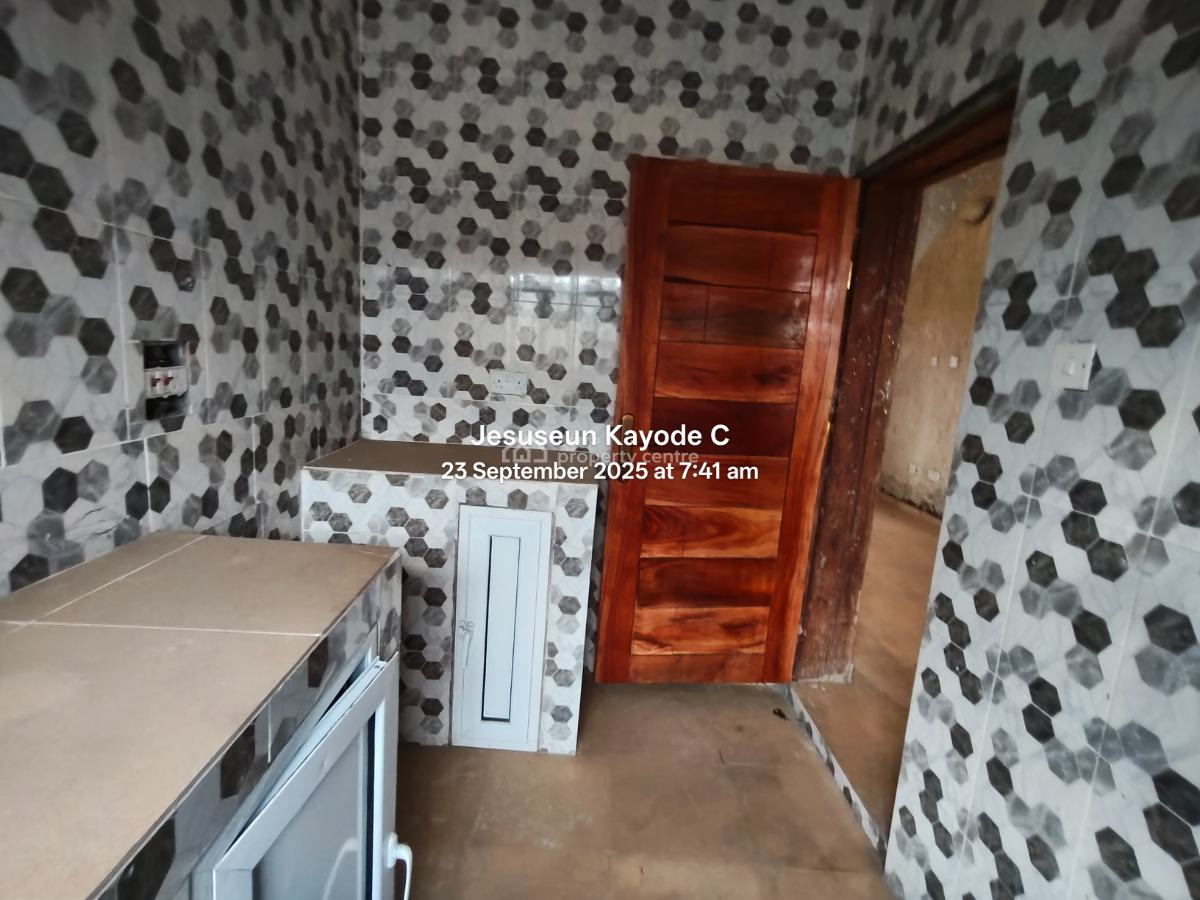 Newly Built 2 Bedroom Ground Floor Front Flat, First Avenue Off Kilaso Way Off Baale Way Magbon Imowonla, Ikorodu, Lagos, Flat / Apartment for Rent