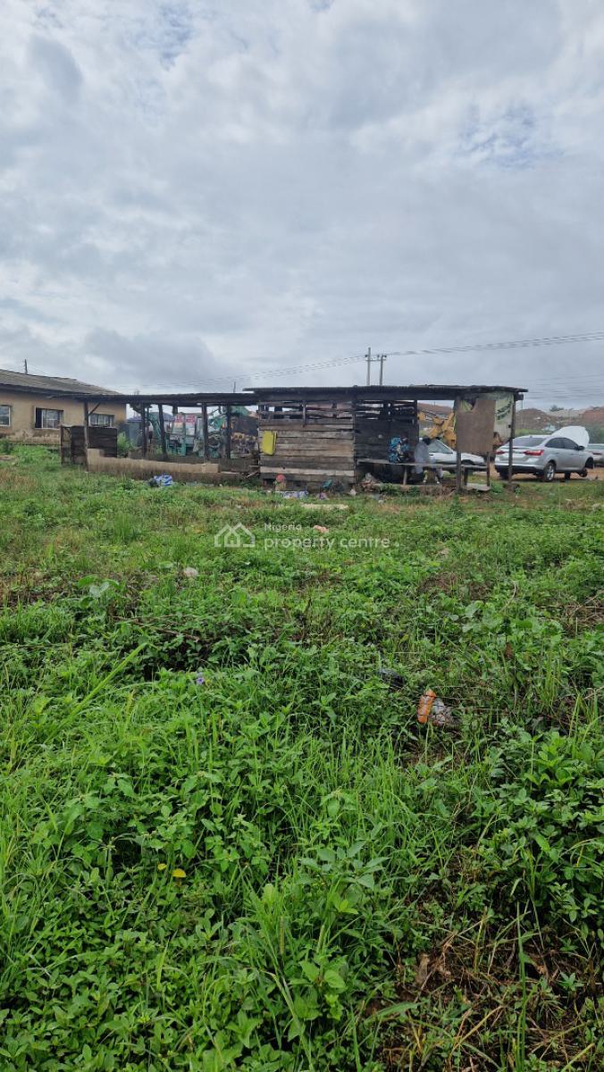 Commercial Land Measuring Well Over an Acre, Just After Jeje Filling Station Along The Express Way, Alakia, Ibadan, Oyo, Commercial Land for Sale