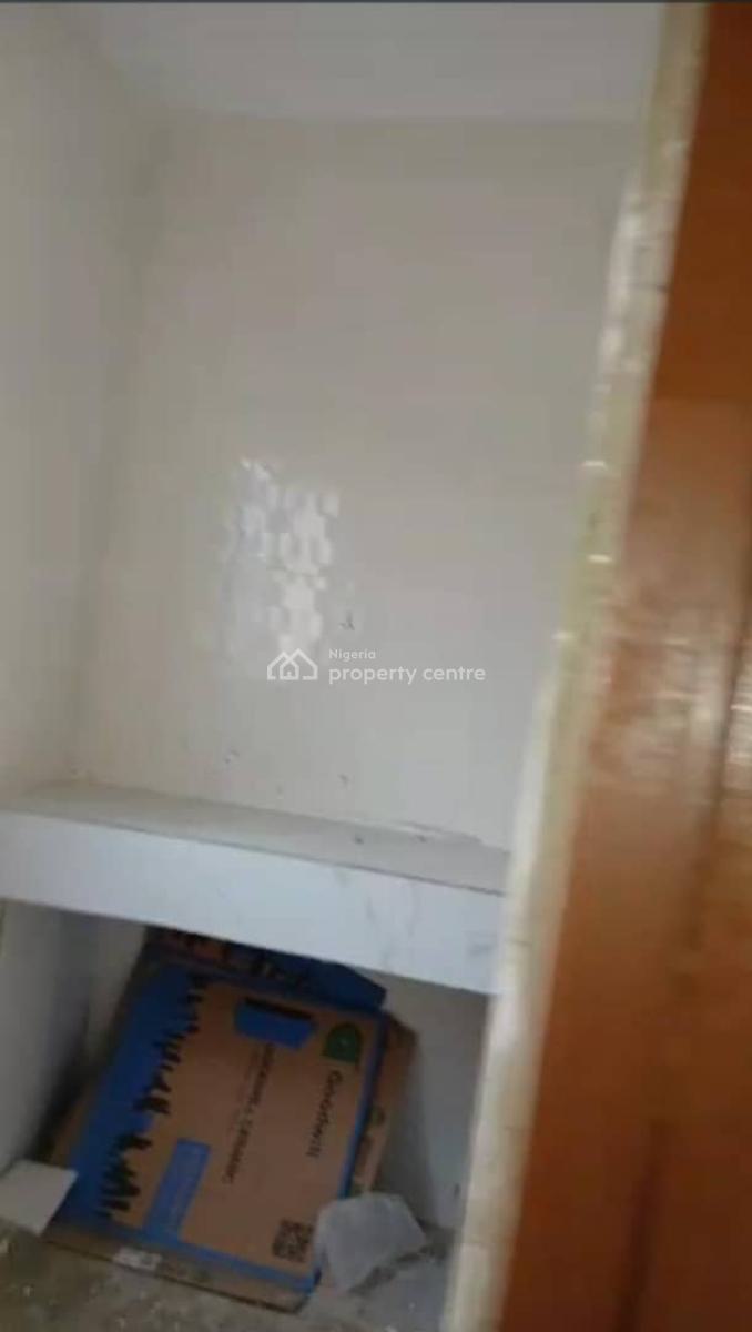 Lovely 2 Bedroom Flat, Off Aguda, Surulere, Lagos, Flat / Apartment for Rent
