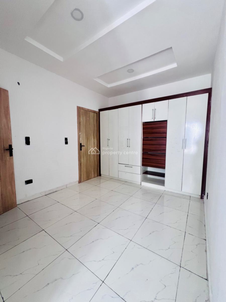 Exquisite Queens Room Upstairs in an Elite Estate, Spring Garden Estate Orchid Road By Lekki 2nd Toll Gate, Lekki, Lagos, Flat / Apartment for Rent