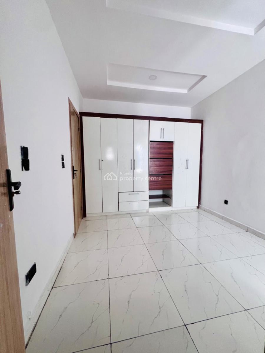 Exquisite Queens Room Upstairs in an Elite Estate, Spring Garden Estate Orchid Road By Lekki 2nd Toll Gate, Lekki, Lagos, Flat / Apartment for Rent