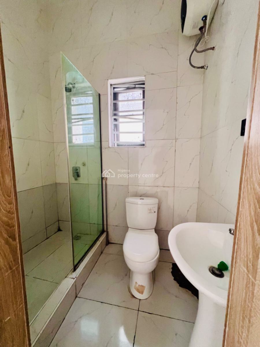 Exquisite Queens Room Upstairs in an Elite Estate, Spring Garden Estate Orchid Road By Lekki 2nd Toll Gate, Lekki, Lagos, Flat / Apartment for Rent