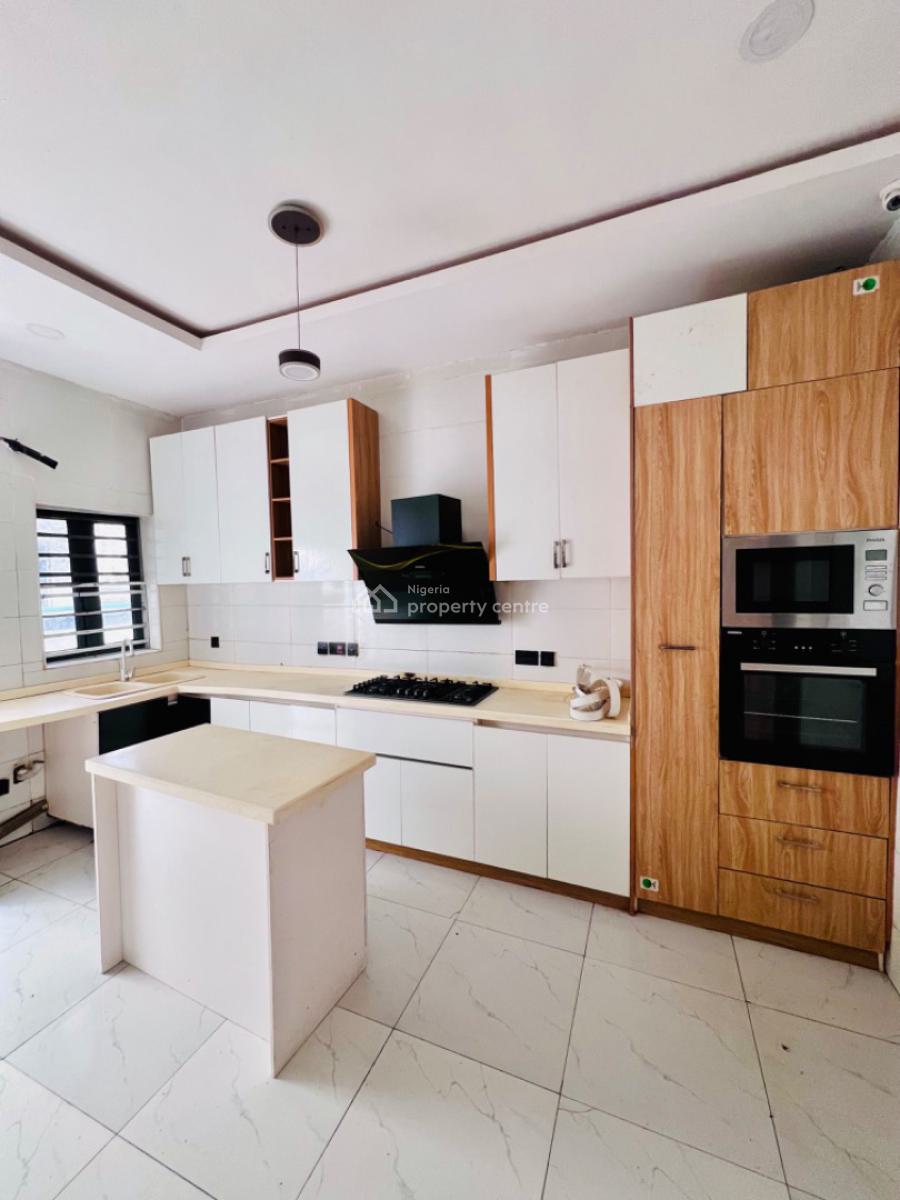 Exquisite Queens Room Upstairs in an Elite Estate, Spring Garden Estate Orchid Road By Lekki 2nd Toll Gate, Lekki, Lagos, Flat / Apartment for Rent