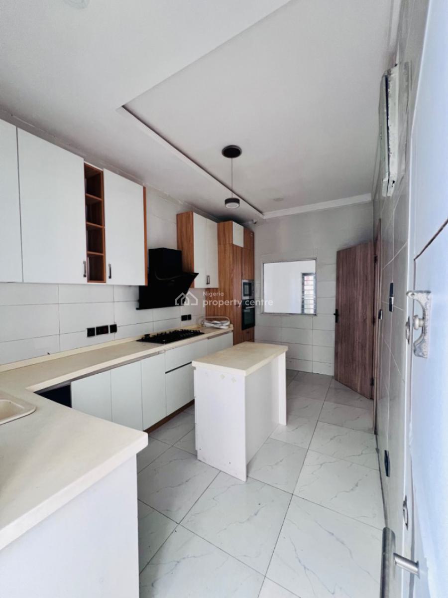 Exquisite Queens Room Upstairs in an Elite Estate, Spring Garden Estate Orchid Road By Lekki 2nd Toll Gate, Lekki, Lagos, Flat / Apartment for Rent