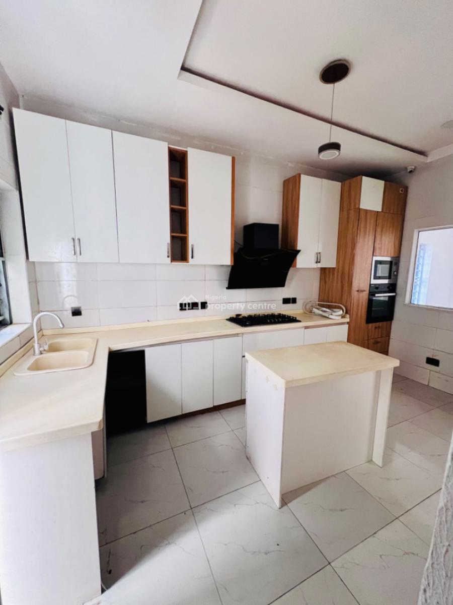 Exquisite Queens Room Upstairs in an Elite Estate, Spring Garden Estate Orchid Road By Lekki 2nd Toll Gate, Lekki, Lagos, Flat / Apartment for Rent