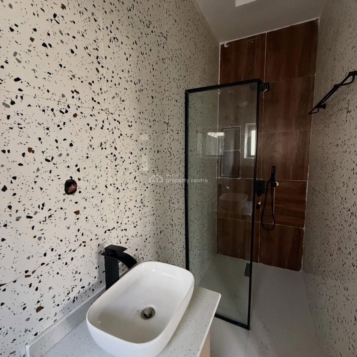 Elegant 2 Bedroom Penthouse, Lugbe District, Abuja, Flat / Apartment for Sale