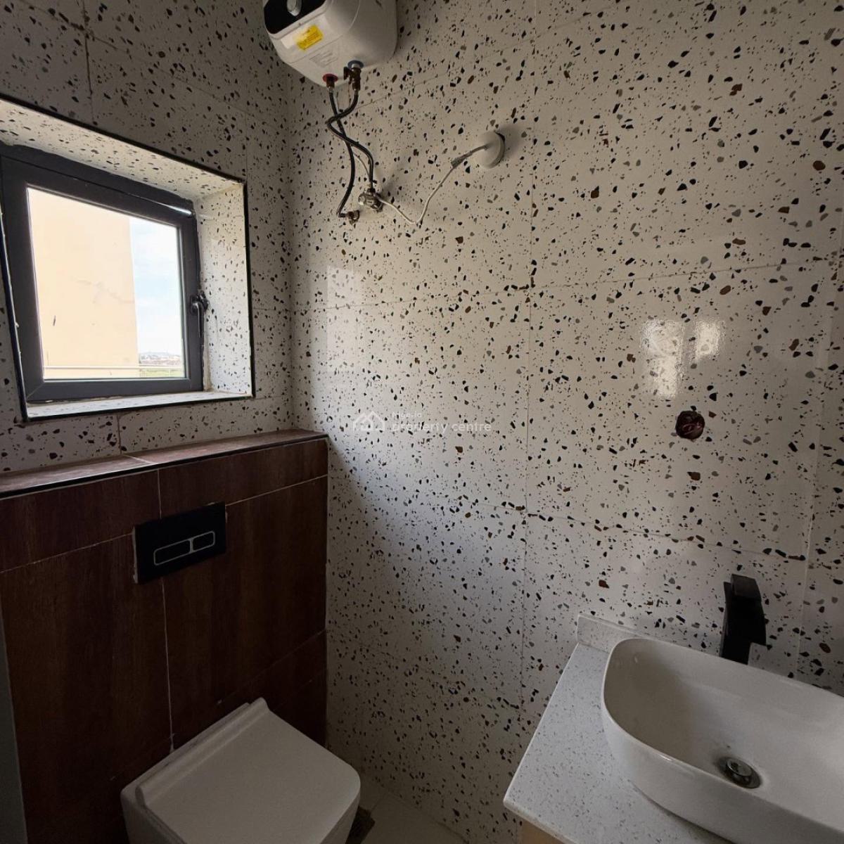Elegant 2 Bedroom Penthouse, Lugbe District, Abuja, Flat / Apartment for Sale