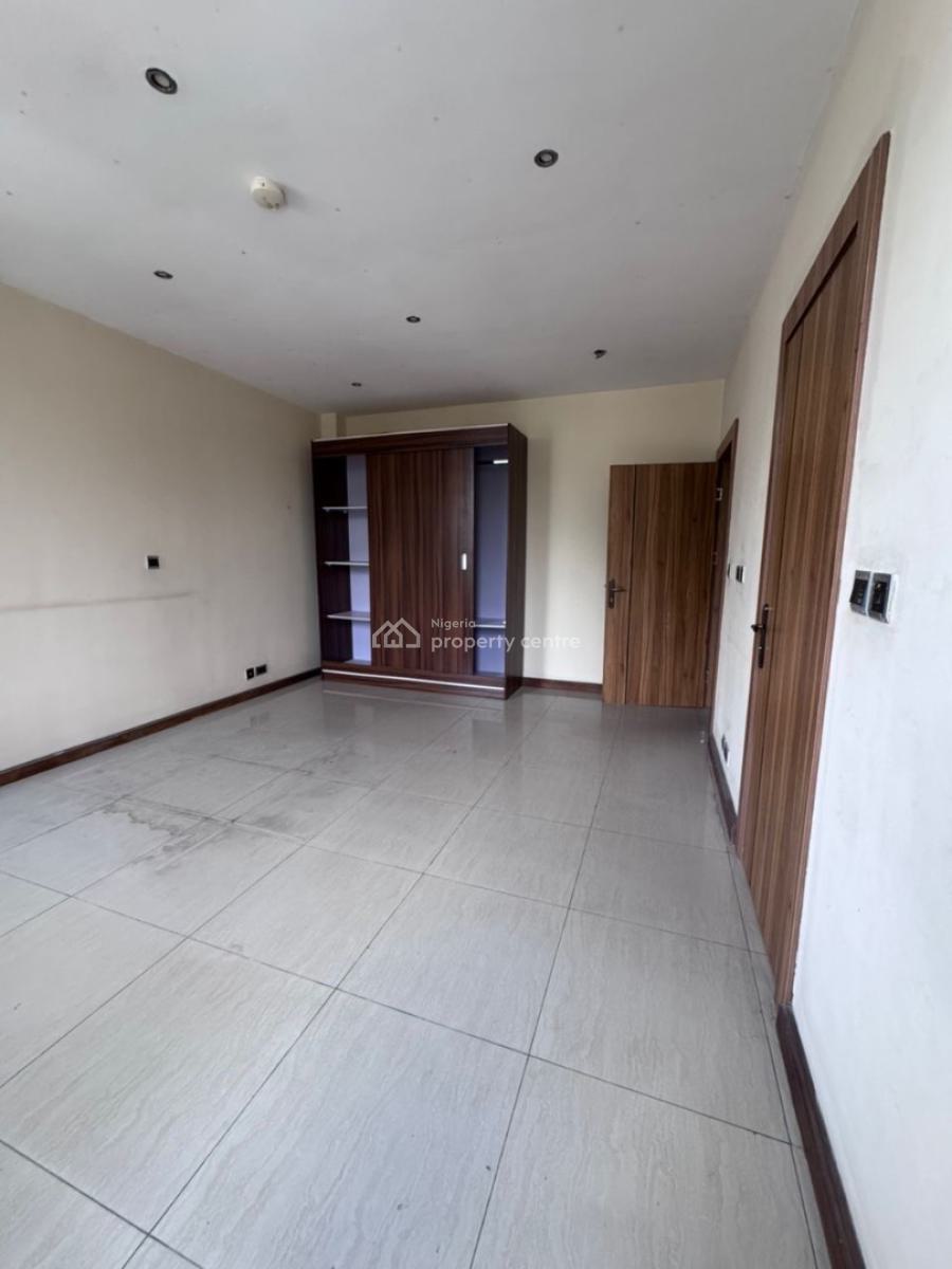 Spacious 3-bedroom Apartment at Old Ikoyi with a Room Bq, Old Ikoyi, Ikoyi, Lagos, Flat / Apartment for Rent