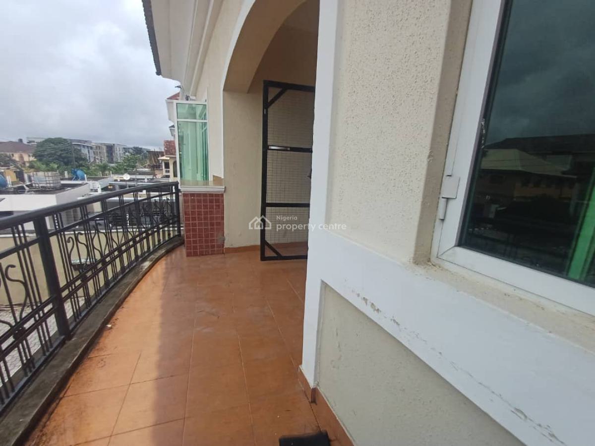 Spacious 3-bedroom Apartment with Bq, Off Folashbo, Lekki Phase 1, Lekki, Lagos, Flat / Apartment for Rent