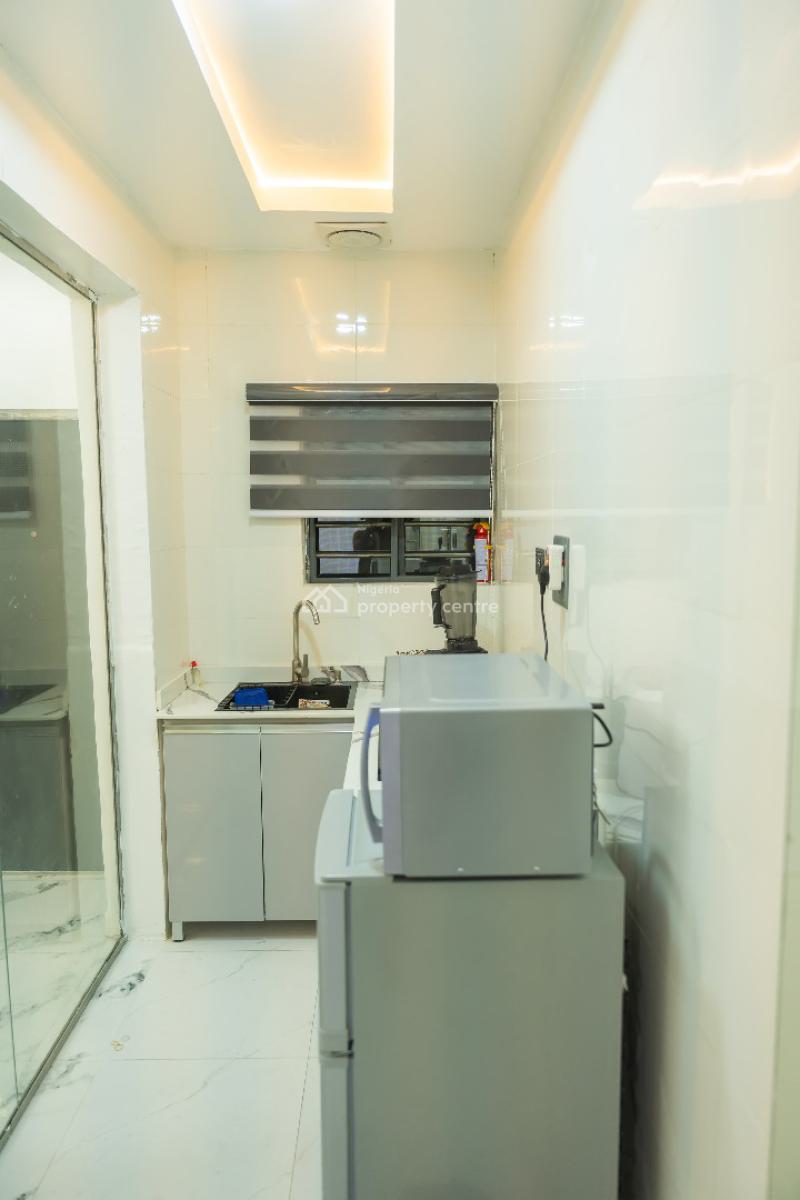 Queens Suite: Luxurious Mini Flat/apartment Well Furnished, 1 Demi Bright Street, Off Okoloba Street, Jakpa Road, Effurun, Uvwie, Delta, Mini Flat (room and Parlour) Short Let