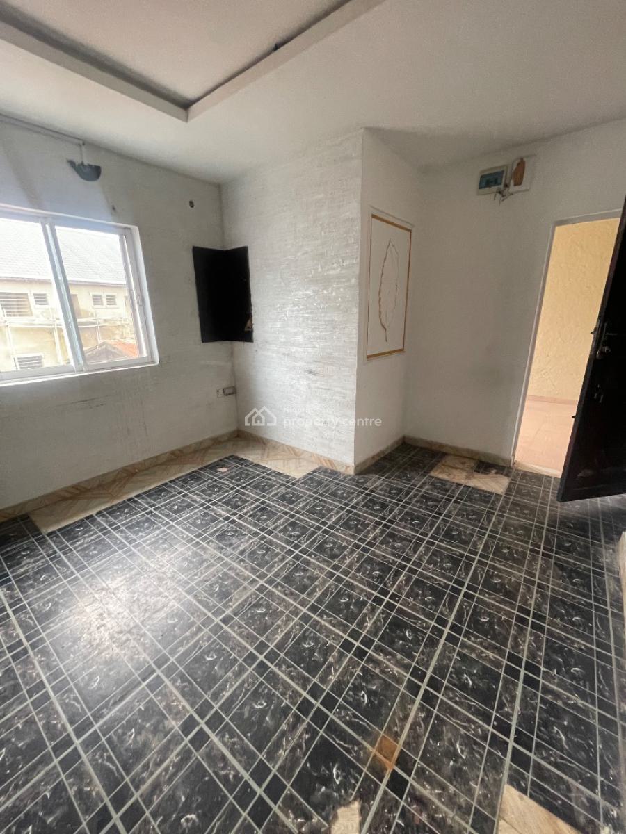 Standard and Spacious Mini Flat, Adebiyi Street, Shomolu, Lagos, Mini Flat (room and Parlour) for Rent