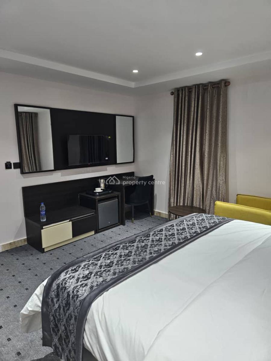 Aniluxe Superior Suite 1 Bedroom Apartment with Free Breakfast, Babafemi Ogundipe Boulevard, Wuye, Abuja, Flat / Apartment Short Let