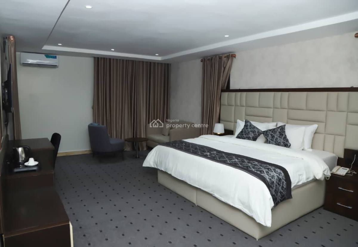 Aniluxe Royal Deluxe 1 Bedroom Apartment with Free Breakfast, Babafemi Ogundipe Boulevard, Wuye, Abuja, Flat / Apartment Short Let
