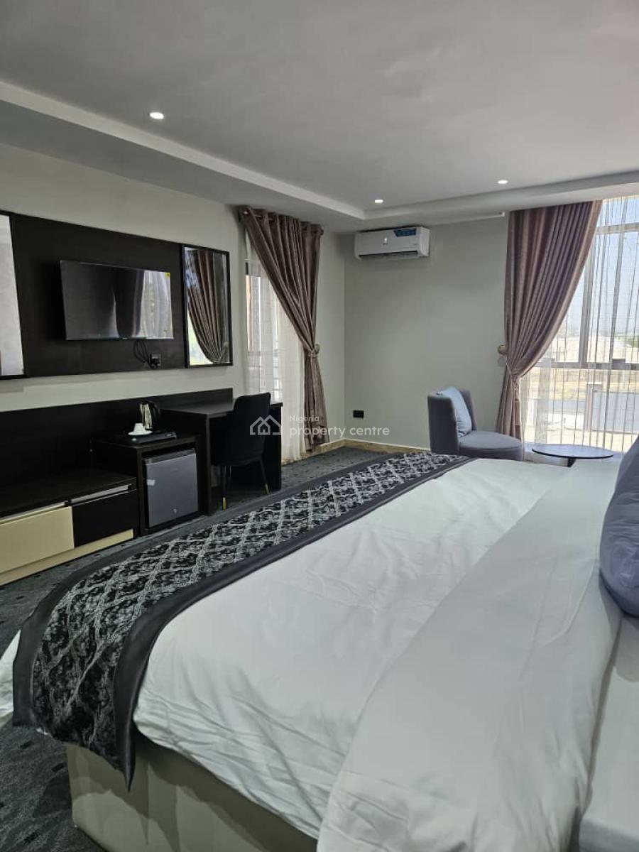 Aniluxe Royal Deluxe 1 Bedroom Apartment with Free Breakfast, Babafemi Ogundipe Boulevard, Wuye, Abuja, Flat / Apartment Short Let