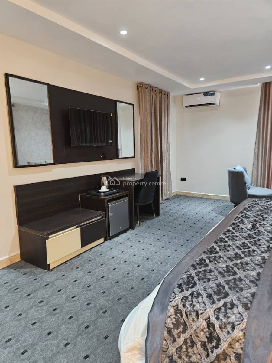 Aniluxe Royal Deluxe 1 Bedroom Apartment with Free Breakfast, Babafemi Ogundipe Boulevard, Wuye, Abuja, Flat / Apartment Short Let
