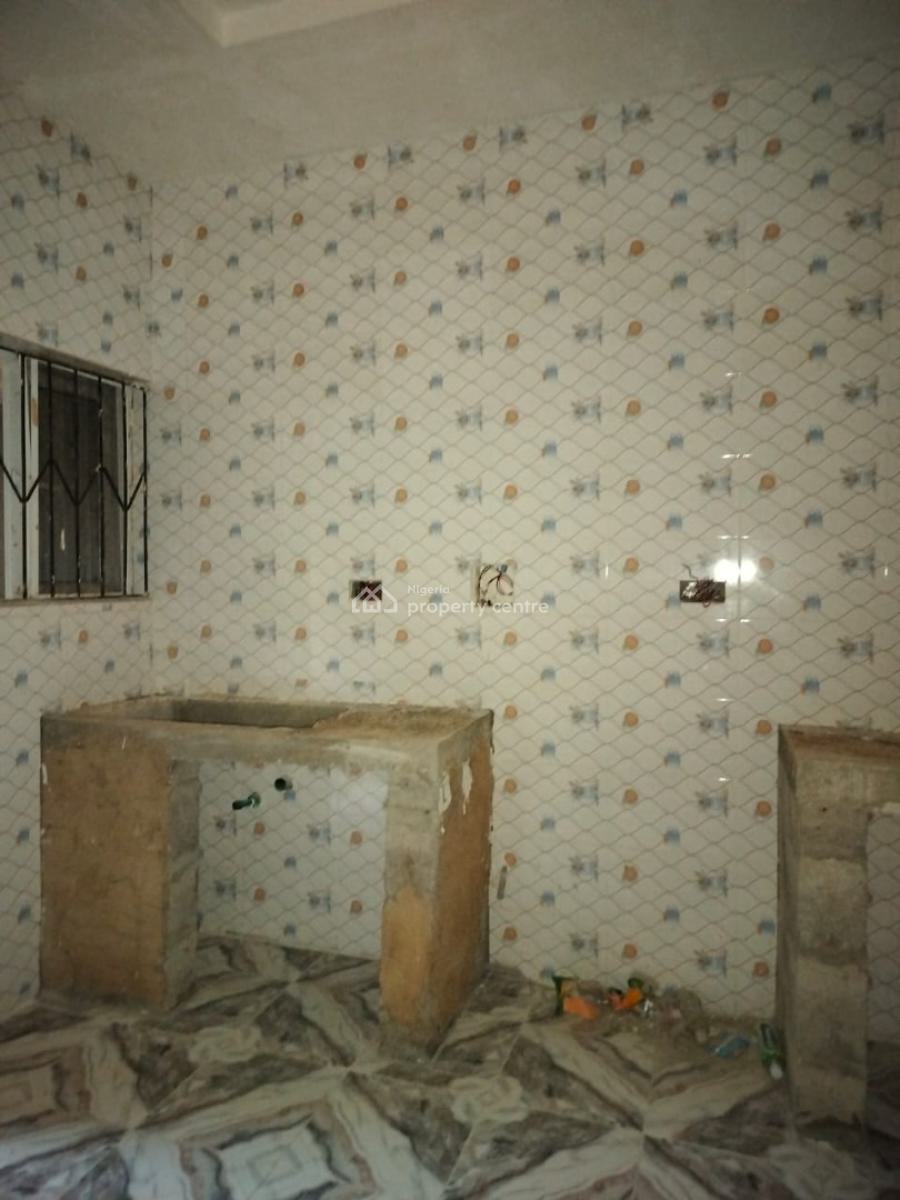 Spacious 2 Bedroom Flat, Maryland, Lagos, Flat / Apartment for Rent