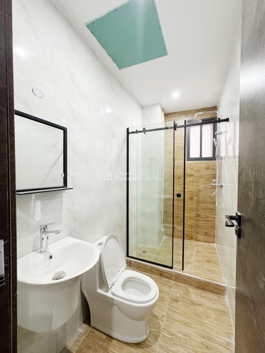 Lovely 2 Bedroom Apartment with Bq, Lekki Phase 1, Lekki, Lagos, Block of Flats for Sale