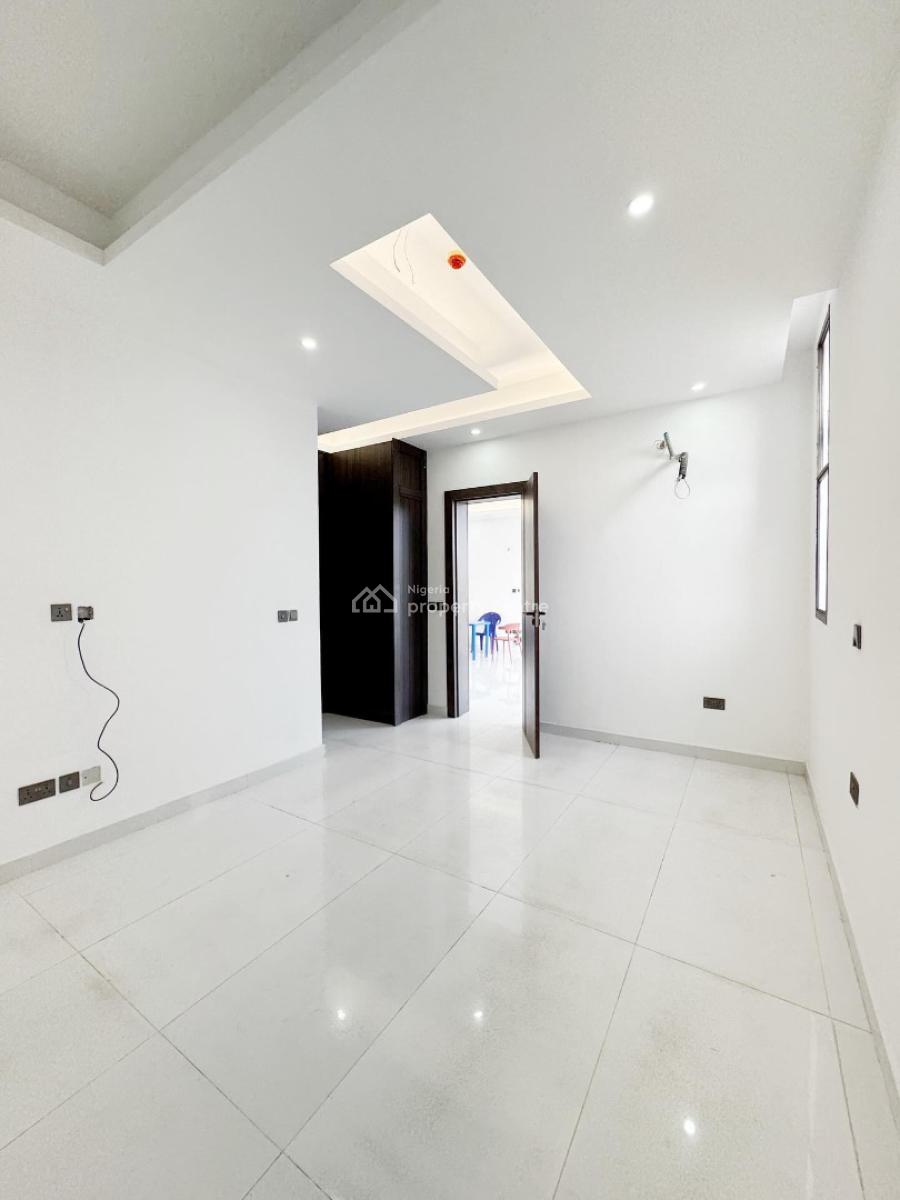 Lovely 2 Bedroom Apartment with Bq, Lekki Phase 1, Lekki, Lagos, Block of Flats for Sale